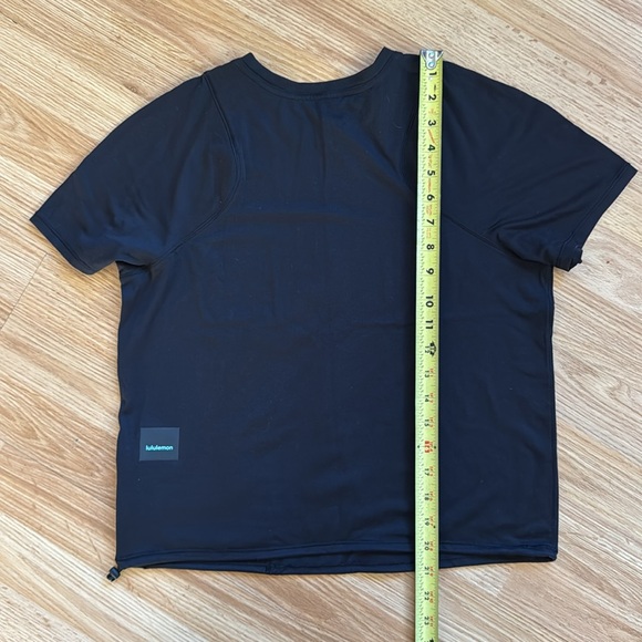 Lululemon Hiking Tee - size 6 - Picture 8 of 8